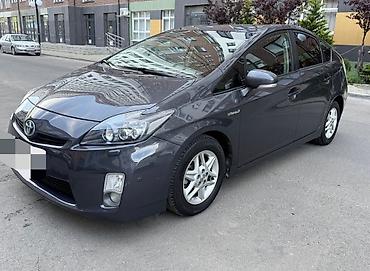 газел продажа: Toyota Prius C: 2012 г. — 2