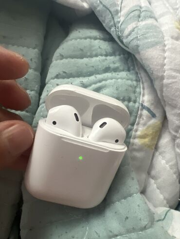чехол для аирподс цена: Беспроводные наушники-«вкладыши» Apple AirPods с зарядным кейсом