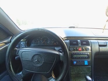 Mercedes-Benz: Mercedes-Benz E 220: 2.2 l | 1997 il Sedan — 7