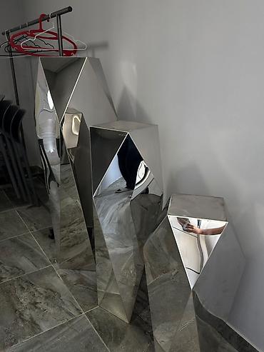 Комплект зеркальных декоративных подиумов / стоек в геометрическом at lalafo.kg Комплект зеркальных декоративных подиумов / стоек в геометрическом