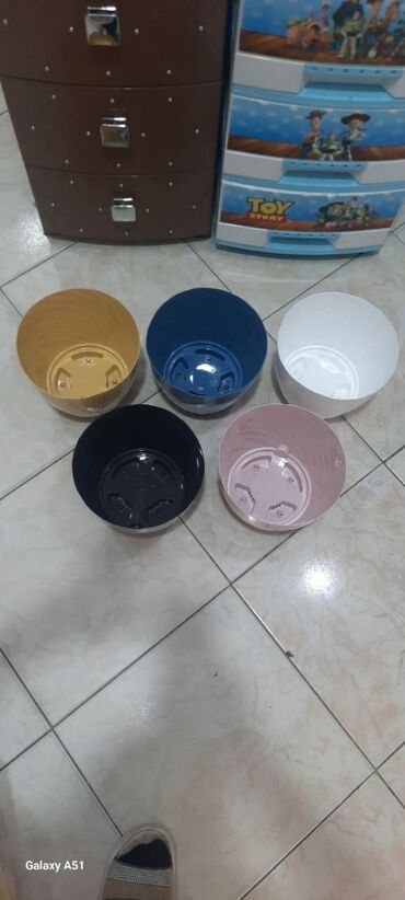 Bitkilər üçün dibçəklər: Dibceklər gulqabilar duzbucaqli yumru asilqan kvadrat — 22