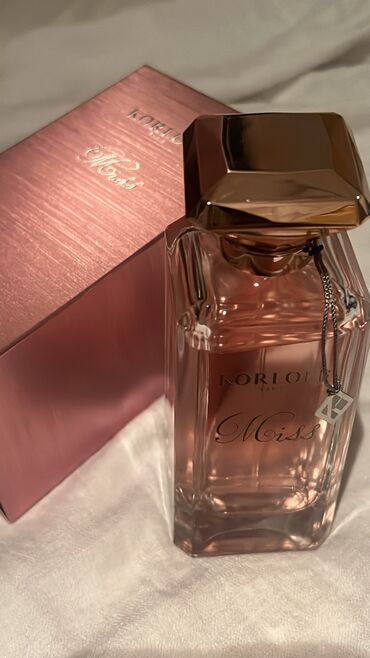 bir qadin 79: Korloff Parfum paketi acilib originaldır 200 azn alinib paket acilib