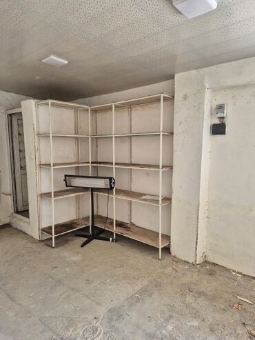 Anbar və emalatxanalar: TEMİZ 40 kv dir İSDEYEN 2 OTAGLİ EV VEYA OBYEKT EDE BİLER.40 — 8