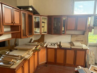kitab rəfi satılır: 10 seksiyali ( yuxarı aşağa ) mətbəx mebel dəsti uqlovoy dəst Mebel