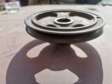 Auto delovi: Remenica radilice Lada 7 Riva,2121 Niva. Polovno, ocuvano. Skinuto sa — 5