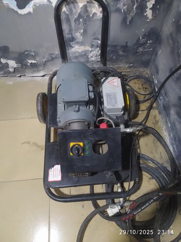 isiq matoru: Sənaye tipli hidravlik güc bloku - Elektrik mühərrikli mobil