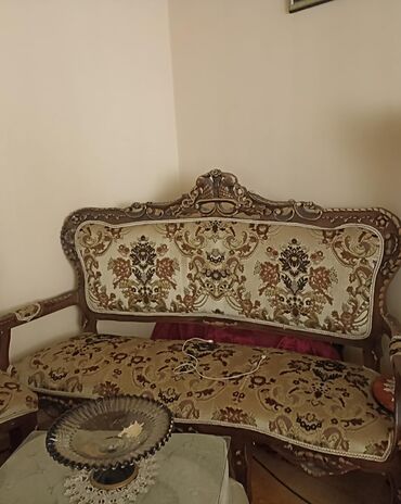 Qonaq otağı dəstləri: İşlənmiş, Divan, İran
