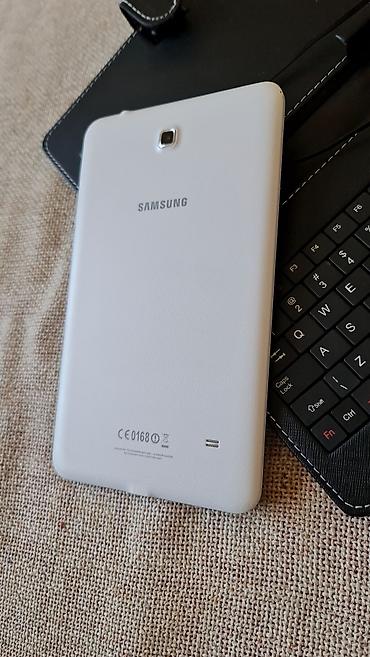 Tableti: Samsung Galaxy Tab sa futrolom i tastaturom - Ekran oko 8 inča — 7