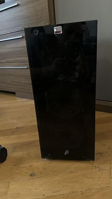 12 pro max case: Qara rəngli kompüter korpusu, yan tərəfdə tam ölçülü tündləşdirilmiş — 2