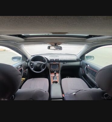 Mercedes-Benz: Mercedes-Benz C-Sinif sedan, gümüş rəng. Kuzov: 4 qapılı, aerodinamik — 8