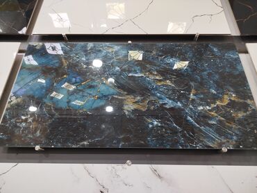 ozu yapisan panel: Məhsul: Parlaq səthli keramika/plastik mərmər effektli böyük format