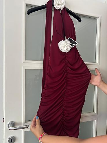 crvene stikle: Elegantna bordo haljina – Kiss Miss — 1
