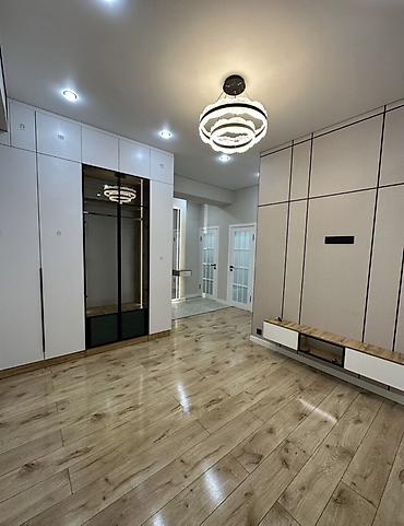 Посуточная аренда квартир: Кухонный гарнитур и мебель для прихожей в современном стиле - — 13