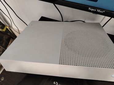 ikinci el telefonlar qusar: X box one s içində 10 dan çox oyun var ikinci əl deil zavoddan