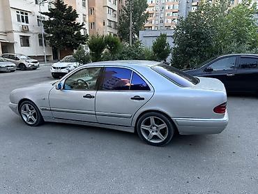 audi a6 2000: Mercedes-Benz E-Class: 2.4 l | 1998 il Sedan — 3
