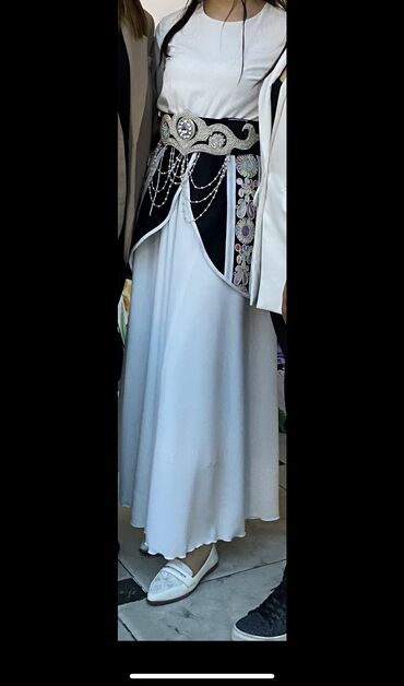 современное национальное платья: Вечернее платье, Классическое, Длинная модель, Шелк, С рукавами, Корсет, M (EU 38)