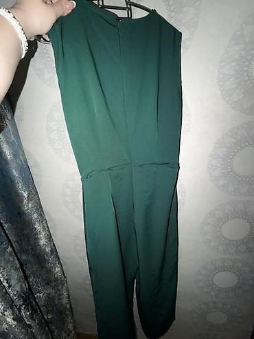 green good lux: Qadın kombinezonu – tünd yaşıl rəng - Model: qolçasız, V-kəsim ön — 2