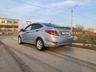 Hyundai Solaris: 2012 г., 1.4 л, Механика, Бензин, Седан