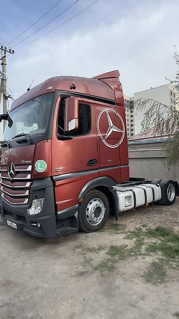 клас трактор: Тягач, Mercedes-Benz, 2013 г., Тентованный — 1