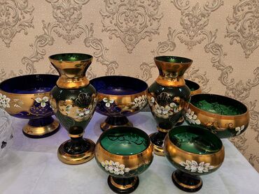 Digər süfrə qabları: Satılır meyve qabları cütü 50 azn Konfet qabları cütü 40 azn Güldanlar