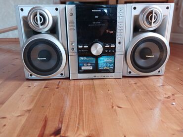 musiqi sistemi: (80manat)islekdi 5 disk yeri 2 koset yeri diski teve vasitesiyle