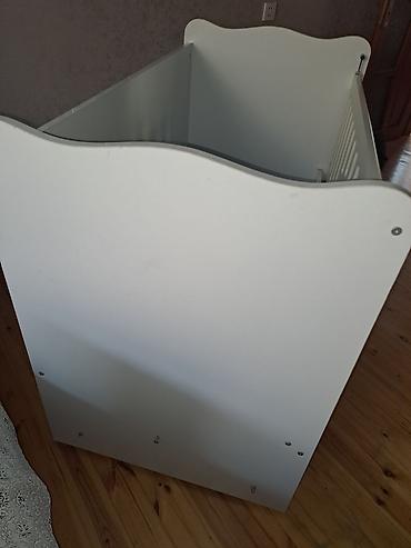 Beşiklər: Ağ rəngli beşik/qolçalı uşaq çarpayısı - Material: ağ laminat/MDF — 4