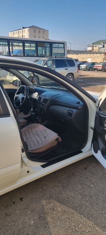 Nissan: Nissan Sunny: 1.6 l | 2008 il Sedan — 6