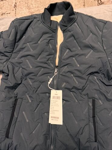 пуховики больших размеров: Продаю новые утепленные мужские бомбер-куртки. Цена: 2000, размеры