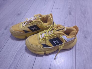 Кроссовки и спортивная обувь: Кроссовки, 38, New Balance, Б/у, цвет - Желтый, Самовывоз at lalafo.kg Кроссовки и спортивная обувь: Кроссовки, 38, New Balance, Б/у, цвет - Желтый, Самовывоз