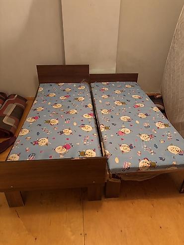 divan carpayi: 2 kravat 1-ri yaxsidir 2 -cisi biraz sinigdi .Matras ustunde verilir — 1