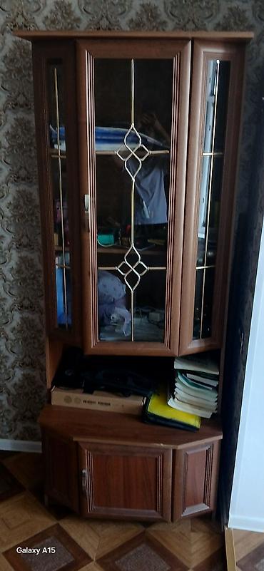 qab skafi: Künc vitrin şkaf - Material: ağac fakturalı MDF/laminat - Rəng: tünd — 4