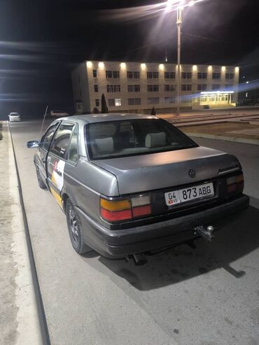 купить volkswagen b3: Volkswagen Passat: 1989 г., 1.8 л, Механика, Бензин, Седан