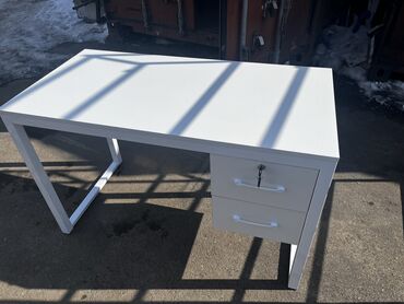 Письменные столы: Письменный стол — 33