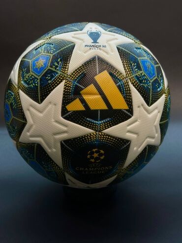 баскетбольный кальцо: Футбольный мяч Adidas Champions League с панелями в форме звезд. Мяч