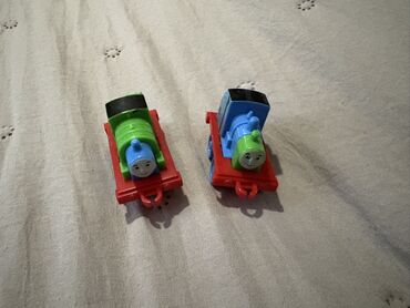 Oyuncaqlar: Uşaq oyuncaqları və fiqurlar dəsti Məzmun: - Kiçik plastik fiqurlar — 9