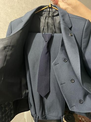 бу обув: Балдар үчүн костюм-тройка 👔 Стилдүү, тыкан кара-көк түстөгү костюм — 3