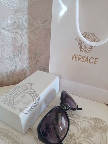 Eynəklər: Gün eynəyi, Versace, İşlənmiş lalafo.az -da Eynəklər: Gün eynəyi, Versace, İşlənmiş