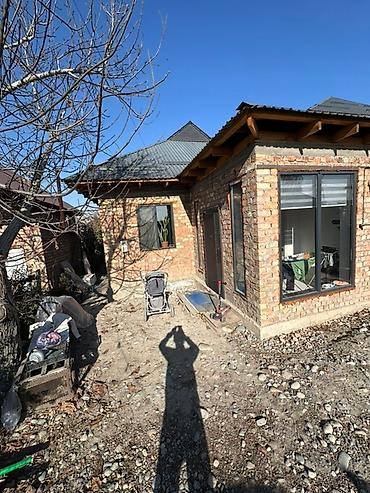 Продажа коттеджей и домов: Просторная кухня‑гостиная и комната с современным ремонтом. Кухня: - — 13