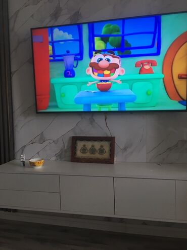 taxta işlenmiş: Düz TV altlığı, Polkasız, Laminat