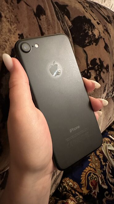 Apple iPhone: IPhone 7, Б/у, 32 ГБ, Черный, Защитное стекло, Чехол, Кабель, 100 %