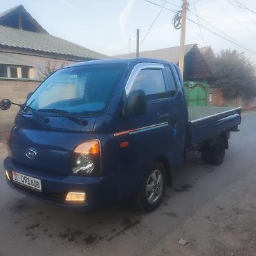 кемпинг дом на колесах: Hyundai Porter II — компактный бортовой грузовичок синего цвета — 2