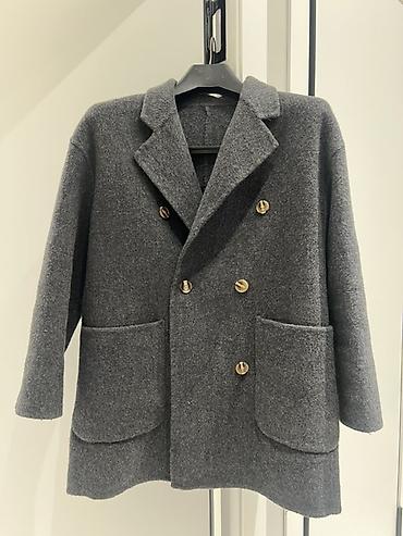 Пальто: По фото первое по 2000 т остальные все по 1000 Женские пальто — 10