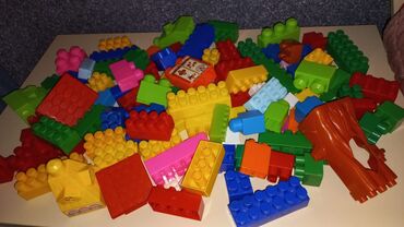lego maşın: 100 eded lego oyuncaq,usag oynamir deye satiram,cemi 17 man