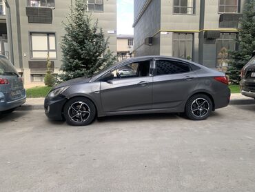 Hyundai: Hyundai Solaris: 2013 г., 1.4 л, Автомат, Бензин, Седан