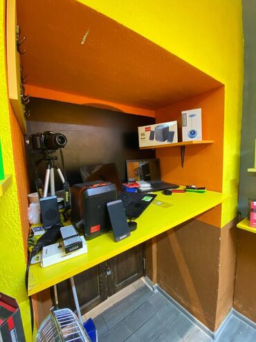 Mağazalar: İçəri şəhər metrosuna yaxın Torqovuya yaxın əşyali təmirli 1 otağlı — 12