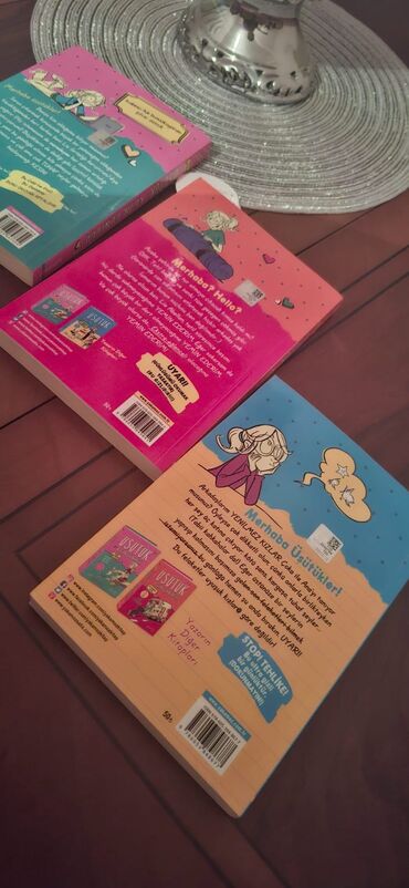 Digər kitablar və jurnallar: Müxtəlif janrlarda kitab dəsti. Dəstə "Karantina" seriyasından — 12