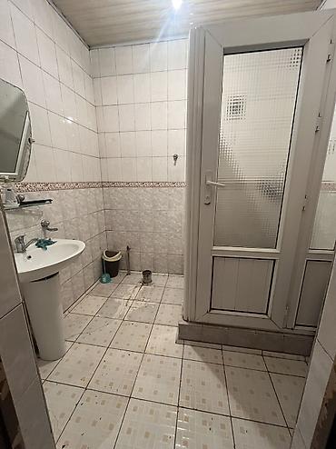 Долгосрочная аренда домов: Сдается 3 комнатный дом есть баня душ 2 порковочных мест просторный с — 4