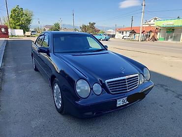 Mercedes-Benz: Mercedes-Benz E-Class: 2.2 l | 2000 il Sedan — 2