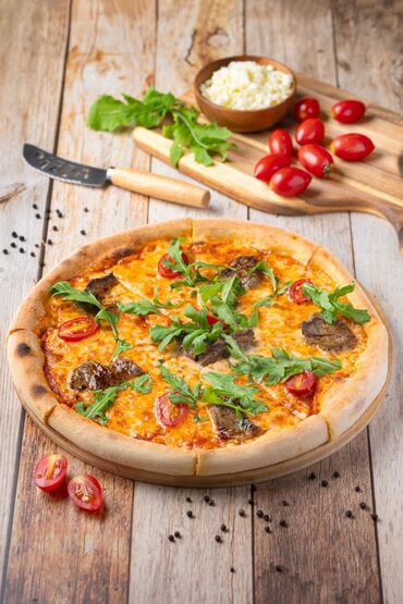 Чай, кофе, напитки: Menyu: Pizzalar, kruassan tipli bulka və isti yeməklər - Pizza –