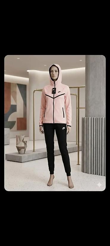Gornji i donji deo: Ženska Nike trenerka – jakna sa kapuljačom + donji deo - Model — 3